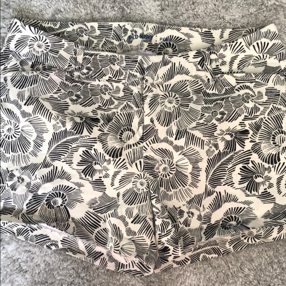 Size 6 Old Navy Pixie Shorts